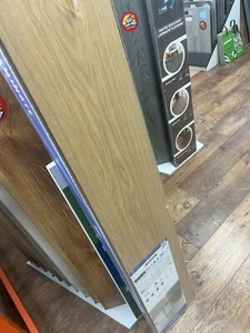 QuickStep Capture Natural Varnished Oak 9mm Laminate Floor - SIG4749 1 BOX - Picture 1 of 5