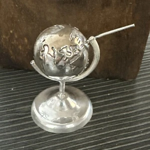 Mappamondo e supporto vintage sterling 925 Messico World - campane all'interno carillon e ruote - Foto 1 di 11