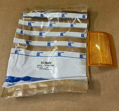 Маркер передней стороны GM NO5977464 — со стороны пассажира — GMC C1500/C2500/C3500 - Изображение 1 из 4