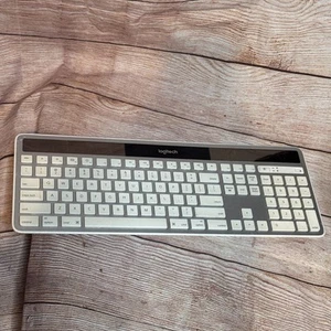Logitech Solar Powered Keyboard K750 Wireless w/ USB Receiver Dongle - Picture 1 of 4