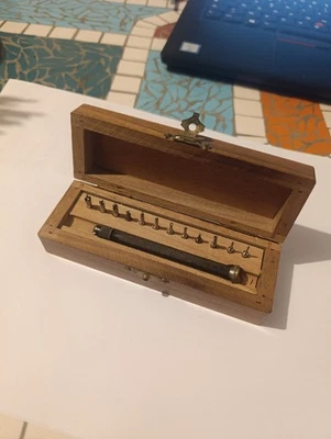 Boite complète de fraise d'horloger avec manderin à main B.F France - Photo 1/4