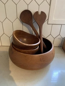 Ensaladera de madera de teca tallada vintage de los años 70, 2 cuencos, tenedor y cuchara - Imagen 1 de 8