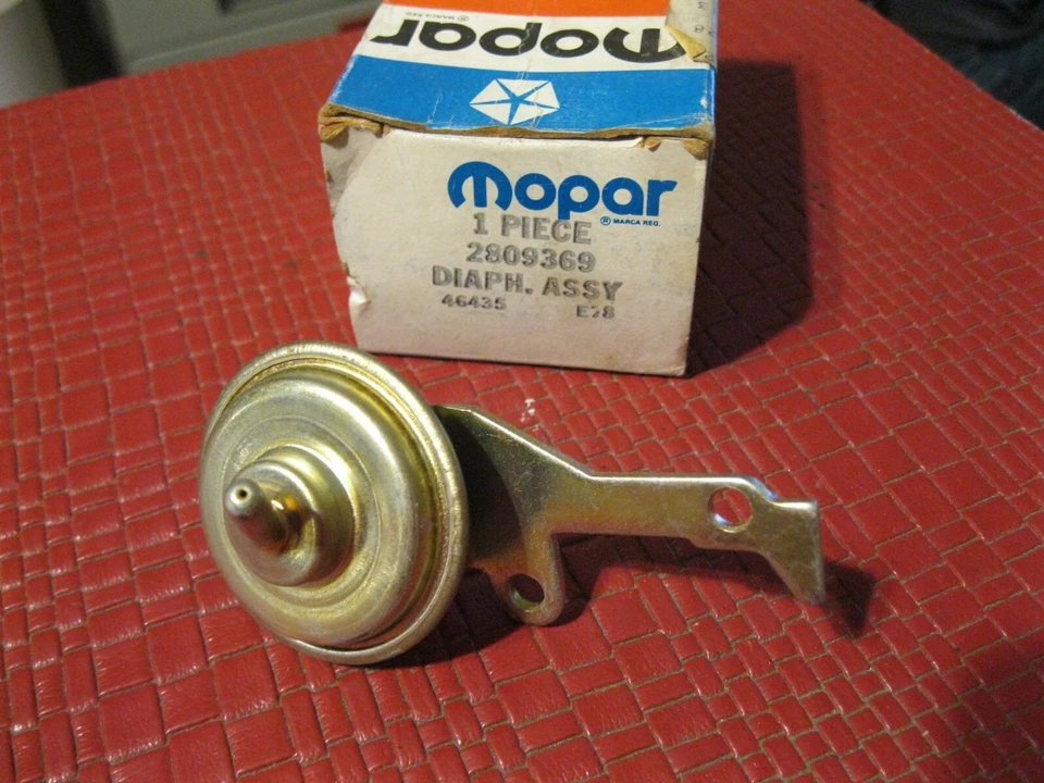 Новый из старых запасов Mopar 1965-1967 дроссельная заслонка карбюратора, картер, 6 цилиндров, механическая трансмиссия - Изображение 1 из 1
