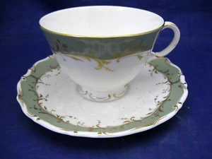VINTAGE ROYAL DOULTON FINE ENGLISH BONE CHINA TEA CUP & SAUCER - "FONTAINEBLEAU" - Picture 1 of 9