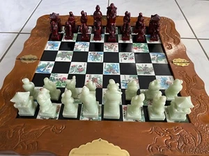 Chinesisches Schachspiel Schachbrett Schachfiguren Jade Optik - Bild 1 von 9