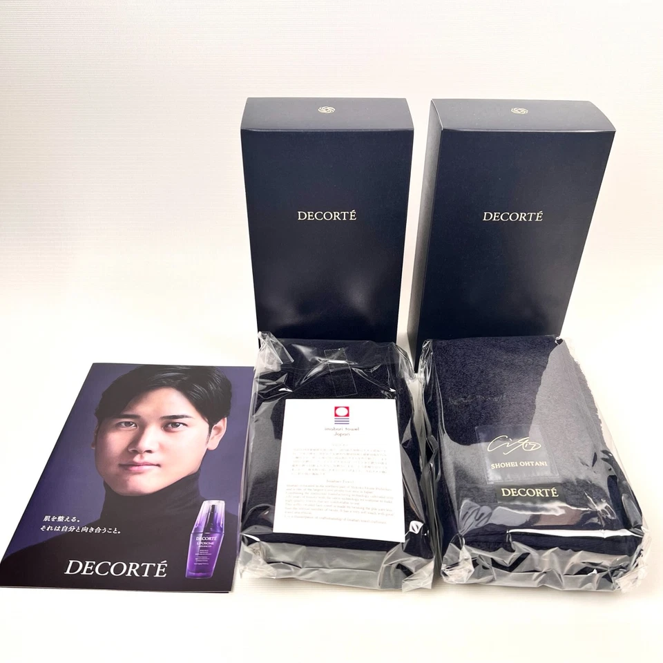 Conjunto de 2 toalhas de rosto limitadas autografadas DECORTE Shohei Ohtani 2' 7.1" x 1' 1.8" - Imagem 1 de 4