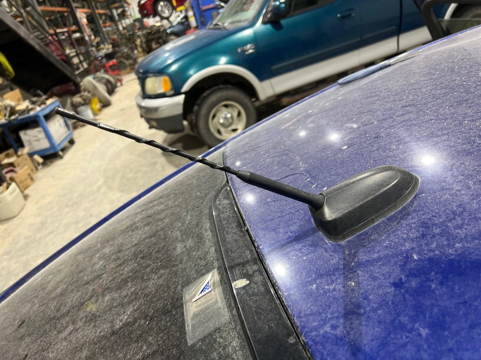 Mástil de antena de radio montado en el techo negro Ford Fusion 2013-2020 Foto 1 de 1