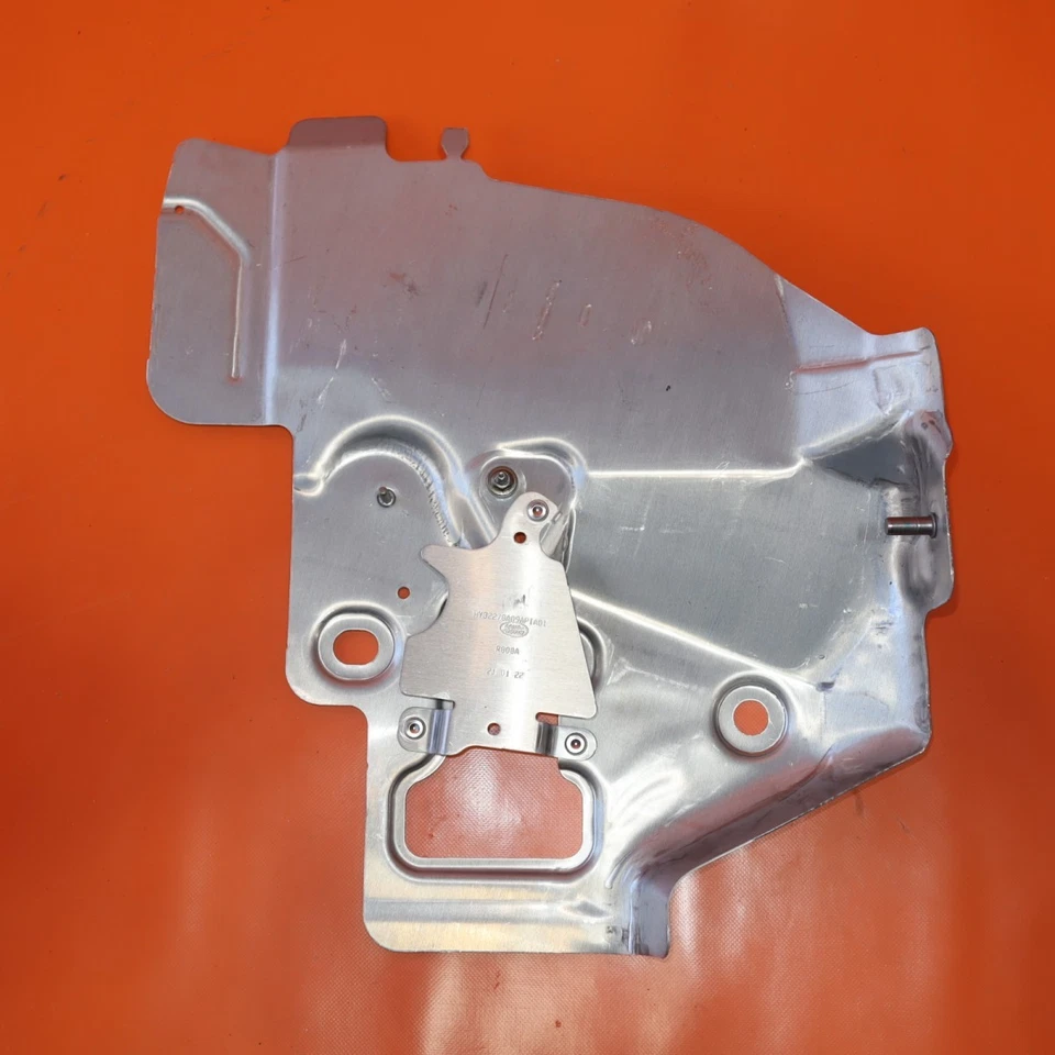 Land Rover Discovery cuarto refuerzo inferior 2017 2018 2019 2020 LR080176 Foto 1 de 4