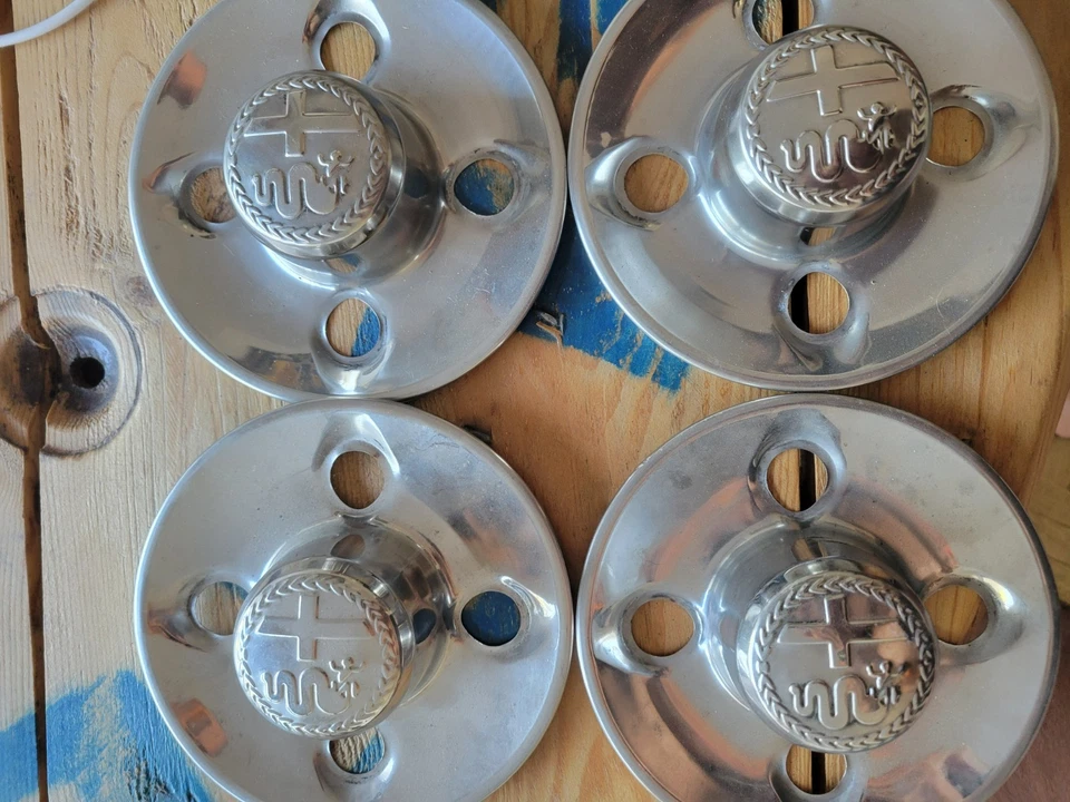 Alfa Romeo Giulia Bertone  4 enjoliveurs de roue inox - Photo 1/3