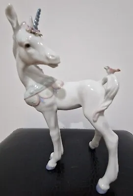 LLADRO Figura Porcelana UNICORNIO Y PAJARITO. 01015993  • 250€