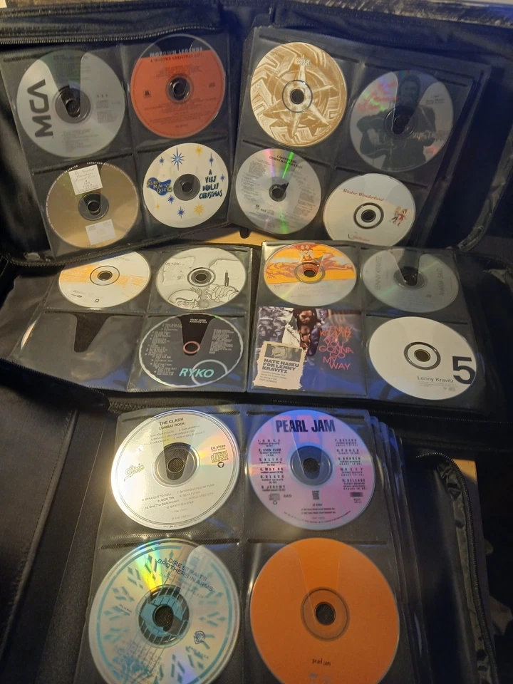 Huge CD Collection Over 280 Cds Rock Punk Christmas Classical With Zip Up Cases Foto 1 de 4