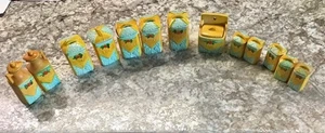 Set di 13 barattoli/spezie in ceramica gialla e blu in miniatura vintage per bambini - Foto 1 di 16
