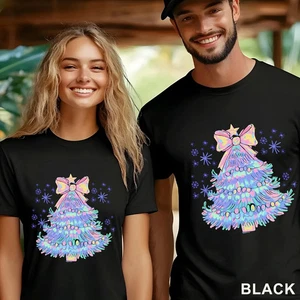 Camisa Árbol de Navidad Holográfica Pastel, Camiseta Navidad Coqueta - Negra - Imagen 1 de 4
