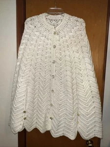 Vintage Häkel Knopf Cape Poncho Elfenbein Damen Einheitsgröße Pullover Boho Oma - Bild 1 von 6