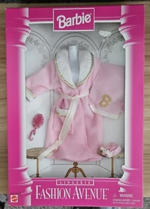 Vintage Fashion Avenue Barbie Rosa Bademantel Hausschuhe Pinsel Dessous 1996 Mattel Neu - Bild 1 von 9