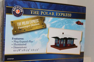 LIONEL #2029050 POLAR EXPRESS PASSENGER STATION PLUG-IN-PLAY - Picture 1 of 3