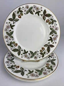 Wedgwood Strawberry Hill 9” Luncheon Plates (set of 4) Excellent! - Picture 1 of 11