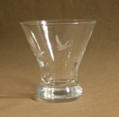 Taza de vidrio Martini sin tallo diseño logotipo ganso vodka ganso volador Foto 1 de 4