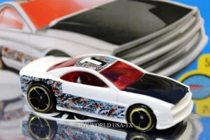 2016 Hot Wheels #195 HW Art Cars Muscle Tone white - Picture 1 of 1