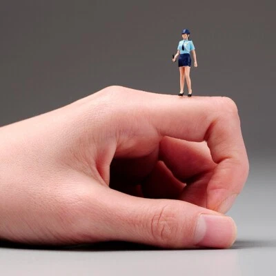 Resin 1/64 Painted Japanese Policewoman Doll Figure Model Diorama Miniature Toys - Image 1 of 2