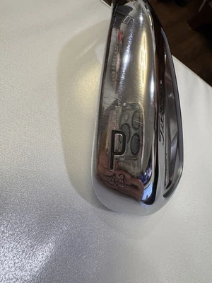 Titleist 2023 T350 43* Pitching Wedge RH  Dynamic Gold Shaft EXTRA STIFF Flex - Image 1 of 4