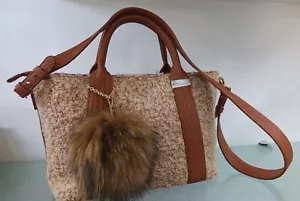 Borsa donna Teddy con manici e tracolla pom pon in eco pelliccia - Foto 1 di 10