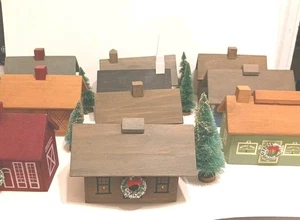 10 Pezzi Vintage Kittery Graphics Boxville 6" Little Box Country Village Trinket Boxes - Foto 1 di 17