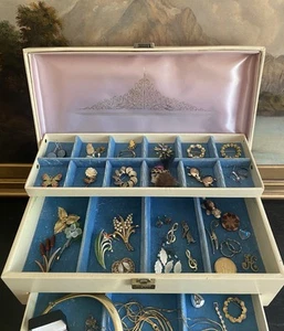 LADY BUXTON Jewelry Box with ASSORTED JEWELRY Accessories Vintage - Picture 1 of 22
