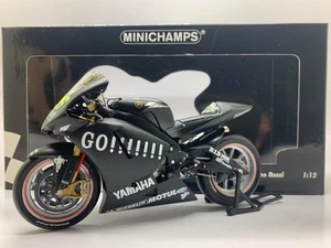 MINICHAMPS YAMAHA YZR-M1 ROSSI PRE SEASON TEST 2004 122 043946 1/12 - Picture 1 of 1