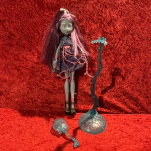 Monster High Kiyomi Haunterly Doll, Stand, Brush, Shoes, Socks, Bracelet - Picture 1 of 6