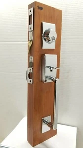 Manija de puerta residencial Schlage Fseries cromo brillante y cerrojo con llaves cerrajero - Imagen 1 de 8