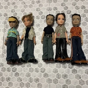 5 Bratz Boyz de 2002 y 2003 con ropa extra zapatos y accesorios. - Imagen 1 de 11