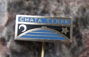 Vintage Chata Serak Czech Mountain Hotel Jesenik Tourist Souvenier Pin Badge - Picture 1 of 2