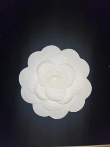 New Auth CHANEL White Camellia Flower Gift Packaging Sticker - Bild 1 von 4