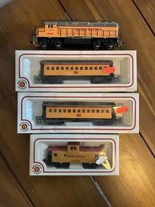 Bachmann HO Scale Union Pacific Trains - Locomotive, Caboose, & 2 Passenger Cars - Picture 1 of 12