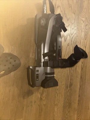 Videocámara Panasonic AG-DVC7 - Sin batería - Sin probar Foto 1 de 4