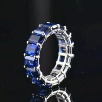 Impresionante anillo de lujo con zafiro simulado de corte esmeralda enchapado en oro blanco de 14 k Foto 1 de 4