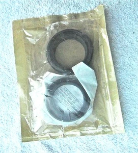 Juego de sellos de horquilla Honda GL1100, VF700 MAGNA NUEVO DE STOCK (nuestro stock #418 y 475) - Imagen 1 de 1