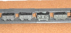 Lone Star 000 / Spur N Schwader von vier offenen Kohlewagen (original Kupplungen) - Bild 1 von 3