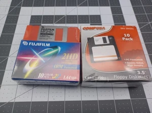 FujiFilm CompUSA 3.5" 90mm Formatted Micro Floppy Disk Diskettes 19 Pack - Afbeelding 1 van 3