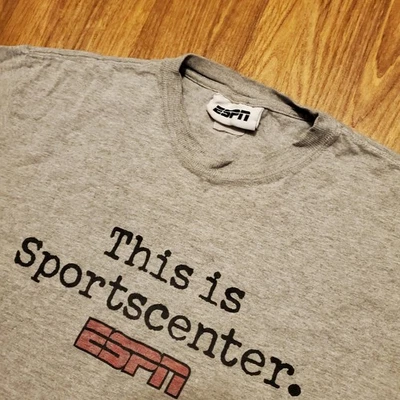 Camisa De Colección ESPN SportsCenter Adulto XL Gris Doble Cara ¡Está En Fi-yaaaHHH! Foto 1 de 4