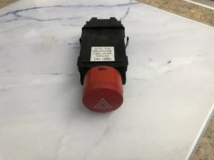 INTERRUPTOR LUZ ADVERTENCIA PELIGRO AUDI TT 8N MK1 8N0941509A - Imagen 1 de 2