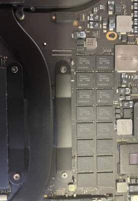 Apple MacBook Pro Retina 15" A1398 -2014- i7 -16GB Logic Board Single graphics - Image 1 of 3