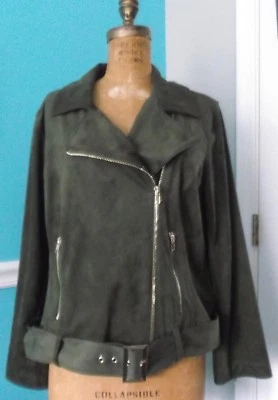 CHAQUETA MOTO JLO JENNIFER LOPEZ VERDE OLIVA IMITACIÓN GAMUZA - PLUS 0X - NUEVA SIN ETIQUETA Foto 1 de 4