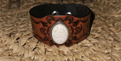 Pulsera Paparazzi BADLANDS ROVER blanca Foto 1 de 3