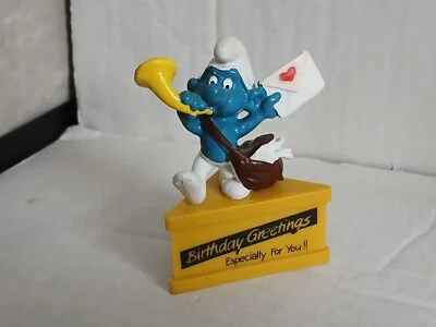 Schleich Schlumpf Geburtstagsgrüße speziell für Sie!!Postbote PVC 1980 W-Germany - Bild 1 von 4