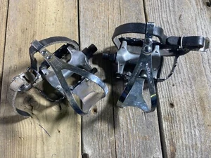 VINTAGE BIKE BICYCLE EVO ROAD PEDALS 9/16 THREADS WITH TOECLIPS USED - Picture 1 of 10