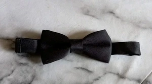 Pajarita ajustable negra satinada para niños boda fiesta evento Dickie moño liso  - Imagen 1 de 3