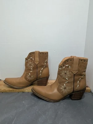 DINGO Women’s DI 907 Camel-Colored Embroidered Leather Western Rodeo Boots 10 - Image 1 of 4