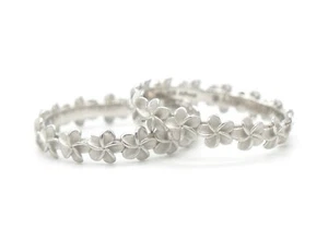 Solid 925 Sterling Silver 5mm Hawaiian Plumeria Flower Lei Band Ring - Picture 1 of 7